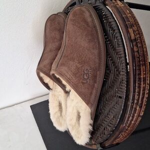 UGG Scuff Slipper 5776 Men’s Size 11 Brown House Slipper